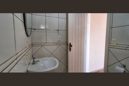 Casa para alugar com 240m², 5 quartos e 3 vagas Casa para alugar com 240m², 5 quartos e 3 vagasBanheiro 1