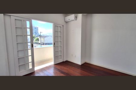 Casa para alugar com 240m², 5 quartos e 3 vagas Casa para alugar com 240m², 5 quartos e 3 vagasQuarto 3