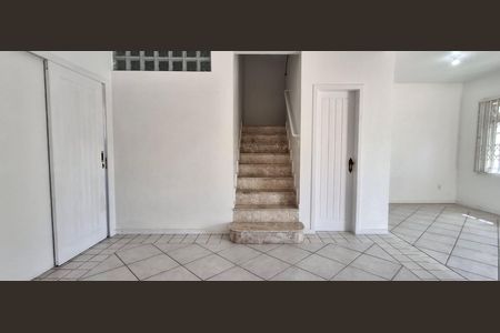 Casa para alugar com 240m², 5 quartos e 3 vagas Casa para alugar com 240m², 5 quartos e 3 vagasSala