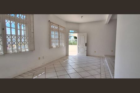 Casa para alugar com 240m², 5 quartos e 3 vagas Casa para alugar com 240m², 5 quartos e 3 vagasSala