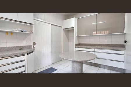 Casa para alugar com 240m², 5 quartos e 3 vagas Casa para alugar com 240m², 5 quartos e 3 vagasCozinha