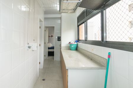 Apartamento à venda com 190m², 4 quartos e 3 vagas Apartamento à venda com 190m², 4 quartos e 3 vagasÁrea de Serviço