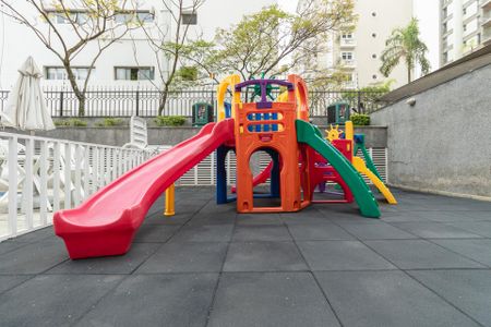 Apartamento à venda com 190m², 4 quartos e 3 vagas Apartamento à venda com 190m², 4 quartos e 3 vagasÁrea comum - Playground