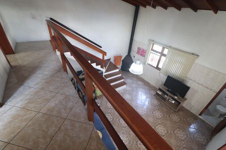 Casa à venda com 150m², 2 quartos e 2 vagasEscada