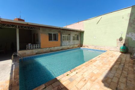 Casa para alugar com 450m², 4 quartos e 8 vagasQuintal - Piscina