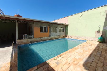 Casa para alugar com 450m², 4 quartos e 8 vagasQuintal - Piscina
