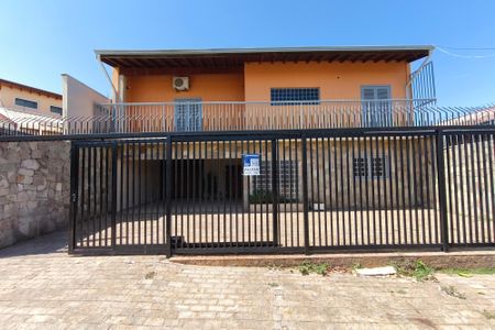 Casa para alugar com 450m², 4 quartos e 8 vagasFachada