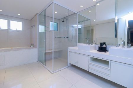 Apartamento à venda com 340m², 4 quartos e 4 vagasSuíte Principal - Banheiro