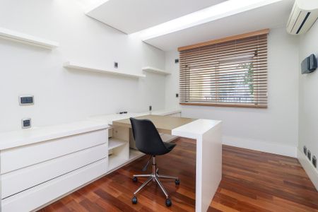 Apartamento à venda com 340m², 4 quartos e 4 vagasEscritório