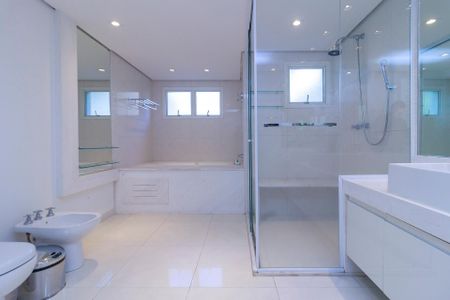 Apartamento à venda com 340m², 4 quartos e 4 vagasSuíte Principal - Banheiro