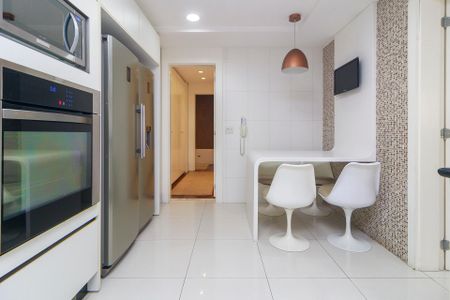 Apartamento à venda com 340m², 4 quartos e 4 vagasCozinha
