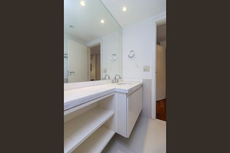 Apartamento à venda com 340m², 4 quartos e 4 vagasSuíte 3 - Banheiro