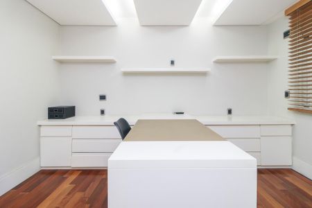 Apartamento à venda com 340m², 4 quartos e 4 vagasEscritório