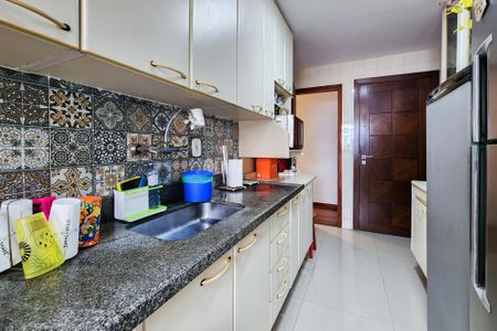 Apartamento à venda com 130m², 3 quartos e 2 vagasCozinha 