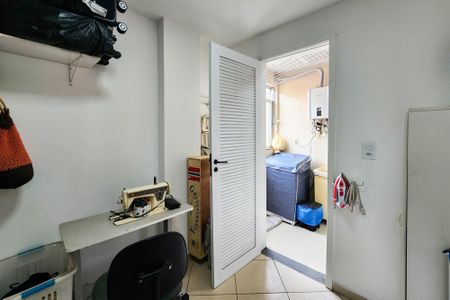 Apartamento à venda com 130m², 3 quartos e 2 vagasQuarto de Serviço 