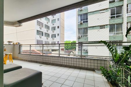Apartamento à venda com 130m², 3 quartos e 2 vagasVaranda 