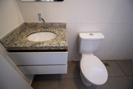 Apartamento para alugar com 61m², 2 quartos e 1 vaga Apartamento para alugar com 61m², 2 quartos e 1 vagaBanheiro da Suíte