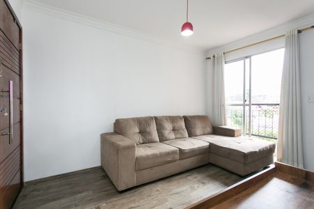 Sala  de apartamento para alugar com 2 quartos, 50m² em Vila Carmosina, São Paulo