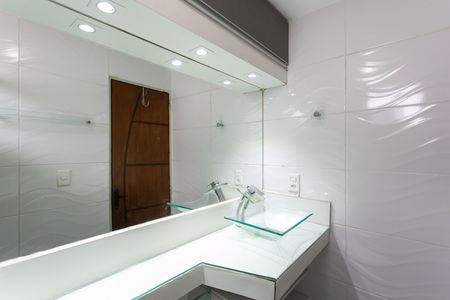 Apartamento para alugar com 50m², 2 quartos e 1 vaga Apartamento para alugar com 50m², 2 quartos e 1 vagaBanheiro social