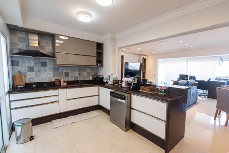 Apartamento à venda com 127m², 3 quartos e 2 vagas Apartamento à venda com 127m², 3 quartos e 2 vagasCozinha