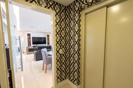 Apartamento à venda com 127m², 3 quartos e 2 vagas Apartamento à venda com 127m², 3 quartos e 2 vagasHall exclusivo elevador