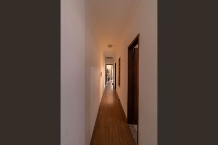 Casa à venda com 274m², 3 quartos e 4 vagasCorredor