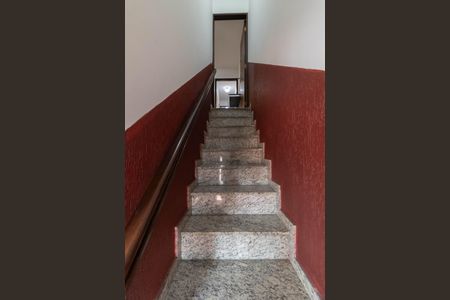 Casa à venda com 274m², 3 quartos e 4 vagasEscada