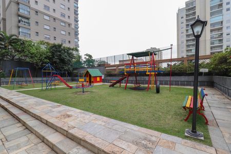 Apartamento à venda com 140m², 3 quartos e 3 vagas Apartamento à venda com 140m², 3 quartos e 3 vagasÁrea comum - Playground