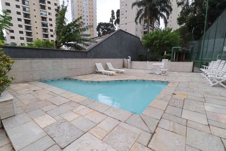 Apartamento à venda com 140m², 3 quartos e 3 vagas Apartamento à venda com 140m², 3 quartos e 3 vagasÁrea comum - Piscina