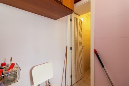 Apartamento à venda com 140m², 3 quartos e 3 vagas Apartamento à venda com 140m², 3 quartos e 3 vagasQuarto de Serviço