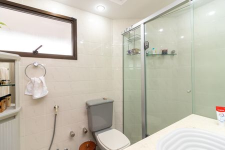 Apartamento à venda com 140m², 3 quartos e 3 vagas Apartamento à venda com 140m², 3 quartos e 3 vagasBanheiro da Suíte