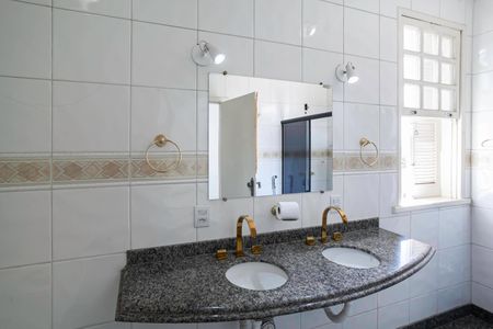 Casa à venda com 150m², 3 quartos e 3 vagasBanheiro da suíte 