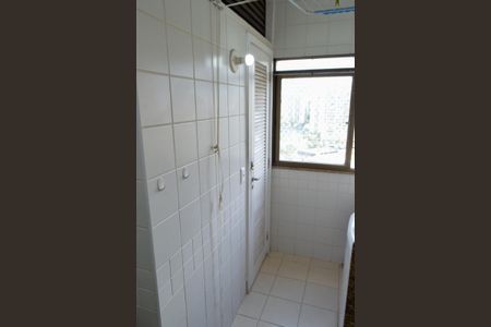 Apartamento à venda com 87m², 3 quartos e 2 vagas Apartamento à venda com 87m², 3 quartos e 2 vagasBanheiro de Serviço