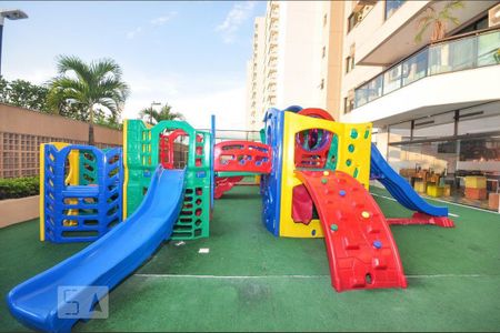 Apartamento à venda com 87m², 3 quartos e 2 vagas Apartamento à venda com 87m², 3 quartos e 2 vagasÁrea comum - Playground