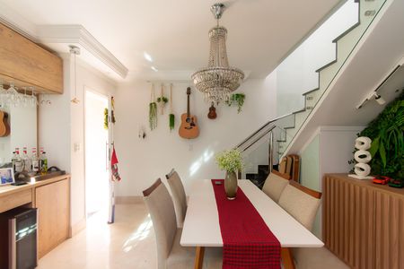 Casa à venda com 90m², 3 quartos e 2 vagasSala