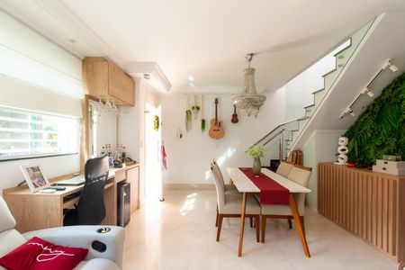 Casa à venda com 90m², 3 quartos e 2 vagasSala