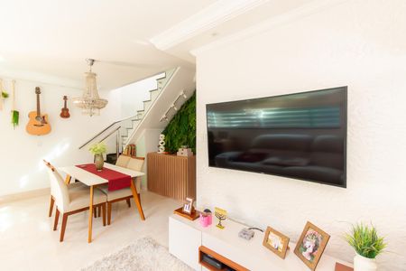 Casa à venda com 90m², 3 quartos e 2 vagasSala