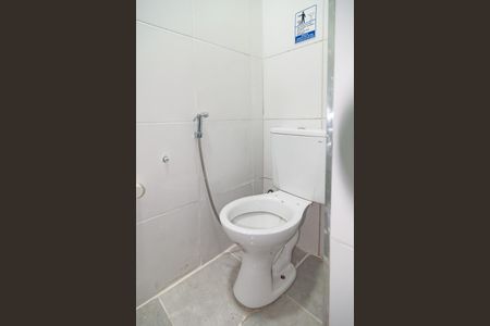 Banheiro de kitnet/studio para alugar com 0 quarto, 18m² em Bela Vista, São Paulo