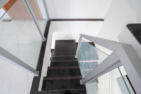 Casa à venda com 125m², 3 quartos e 2 vagasEscada