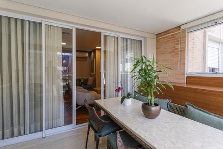 Varanda de apartamento à venda com 2 quartos, 112m² em Vila Olímpia, São Paulo