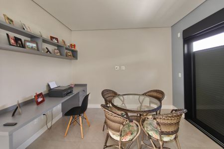 Casa de condomínio à venda com 289m², 3 quartos e 4 vagas Casa de condomínio à venda com 289m², 3 quartos e 4 vagasEscritório