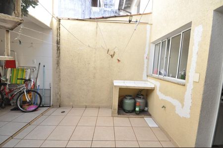 Casa para alugar com 120m², 2 quartos e 1 vagaQuintal