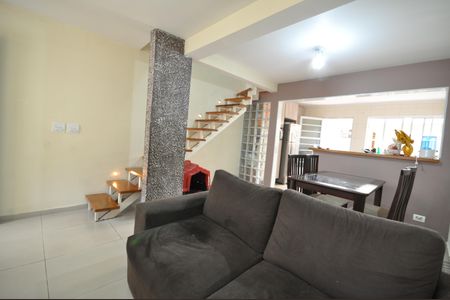 Sala de casa para alugar com 2 quartos, 120m² em Vila Nilo, São Paulo