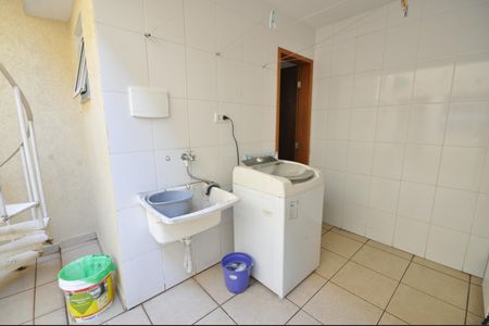 Casa para alugar com 120m², 2 quartos e 1 vagaÁrea de serviço