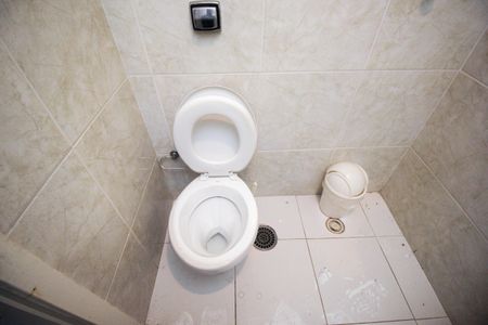 Casa à venda com 350m², 2 quartos e 2 vagasBanheiro 3