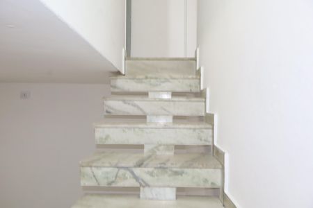 Corredor de casa para alugar com 2 quartos, 125m² em Vila Darli, São Paulo