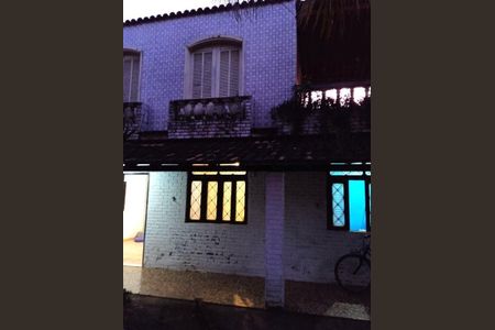 Casa à venda com 98m², 2 quartos e 5 vagas