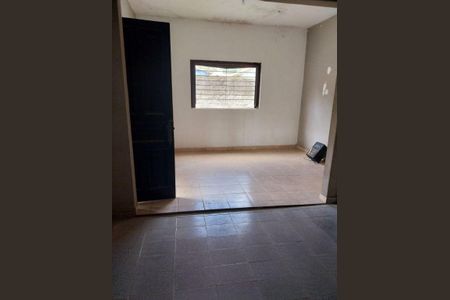 Casa à venda com 98m², 2 quartos e 5 vagas