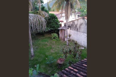Casa à venda com 98m², 2 quartos e 5 vagas