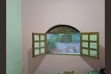 Casa à venda com 98m², 2 quartos e 5 vagas